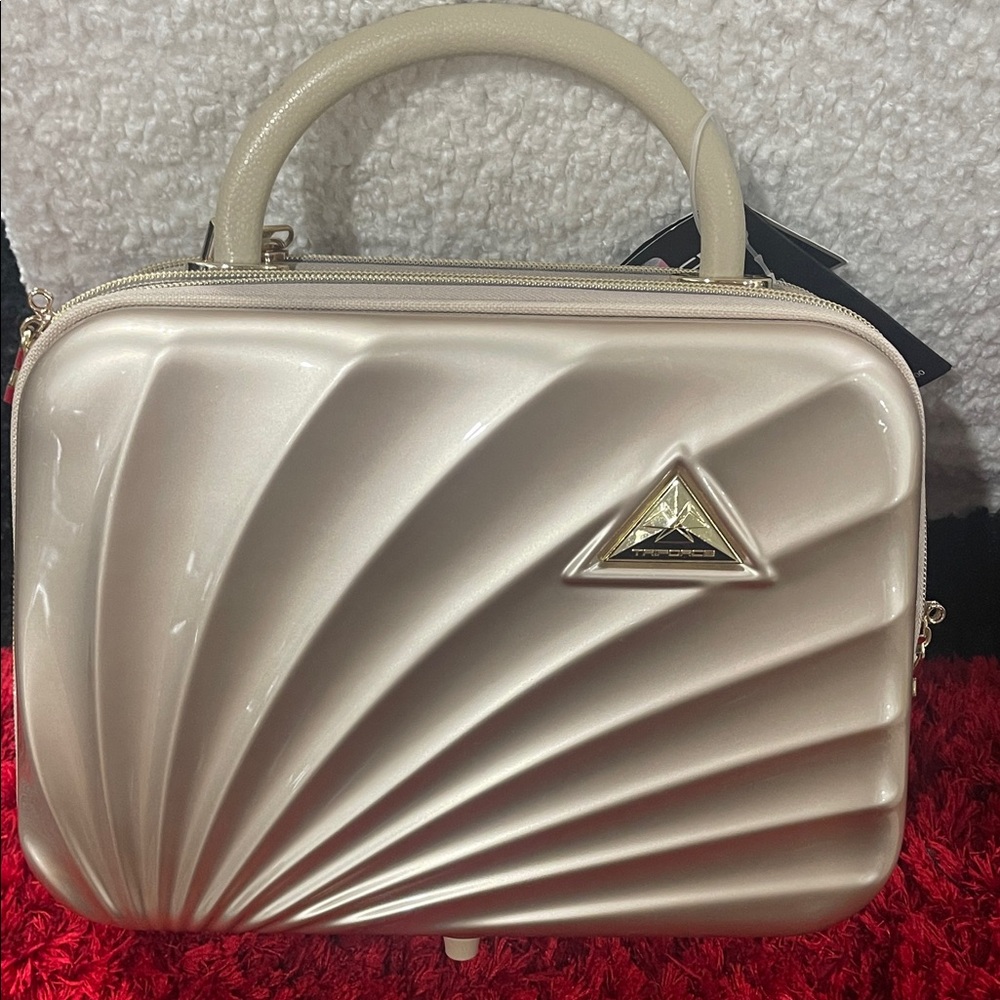 Elegant Cream TriForce travel bag